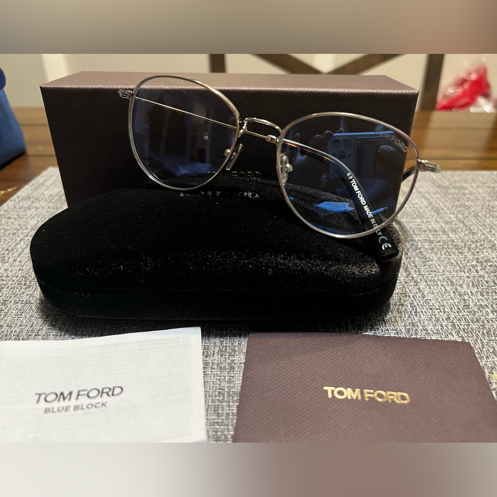 Tom Ford TF5749-B blue blocker glasses!! NEW!!!